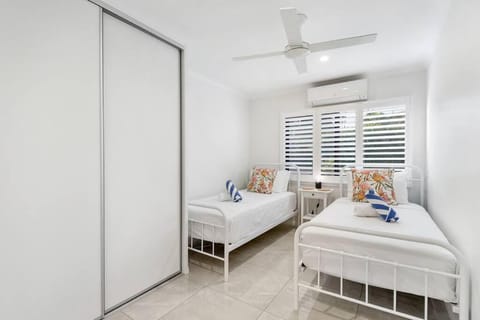 Elevated Entertainer - Modern, Spacious & Stylish House in Cairns