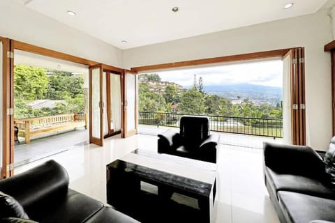 Vila Varina Puncak Private Pool Villa in Cisarua