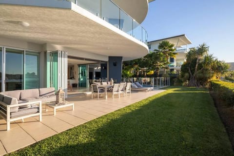 Pavillions 17 Waterfront Views Own Pool Plus Buggy Apartment in Whitsundays