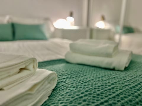 Bedroom, towels