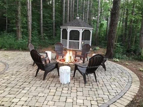 Woodlands - Beautiful Outdoor Living Space, nestled into the woods - Great getaway! Casa in Douglas