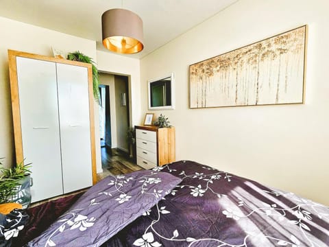 Cofy Rentals - near-centrally located, quiet district, air-conditioning, free parking, 24-7 express check-in-out, close to nature, everything you need for living! Apartment in Estonia