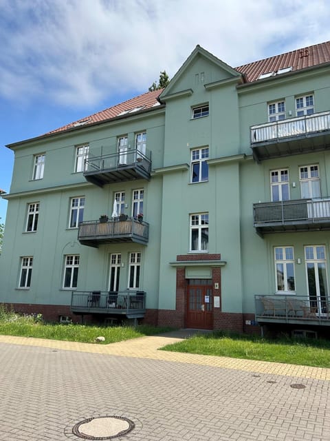 Komfort Apartment mit Grill -Terrasse, Sky und Parkplatz Apartment in Magdeburg