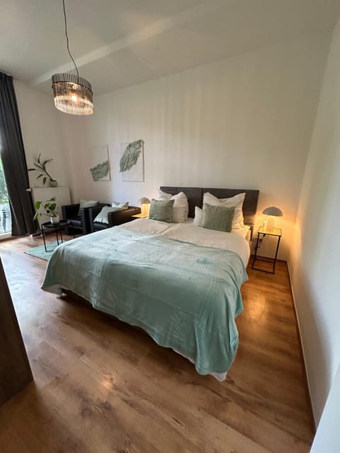 Komfort Apartment mit Grill -Terrasse, Sky und Parkplatz Condo in Magdeburg