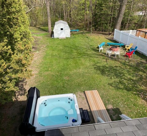 Relaxation Station - Hot tub and scenic location downtown South Haven Casa in South Haven