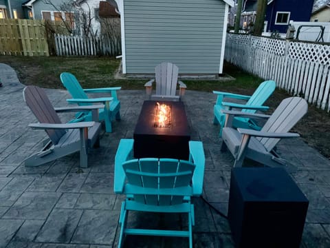 Beach Bungalow - great outdoor space Haus in South Haven