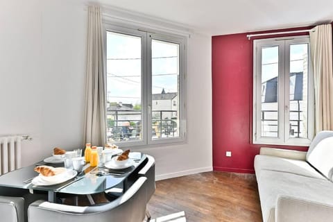 Appartement Rose Moderne Proche de la capitale Condo in Gagny