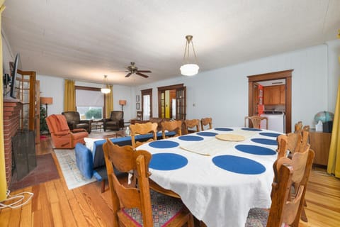 Clinton Street Retreat -Dog Friendly- Close to downtown Casa in South Haven