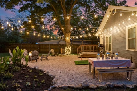 Blue Bungalow - Fire Pit Yard Games & more House in Fredericksburg