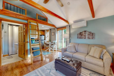 Charming Kennebunk Studio Cottage with Beach Access Condo in Arundel