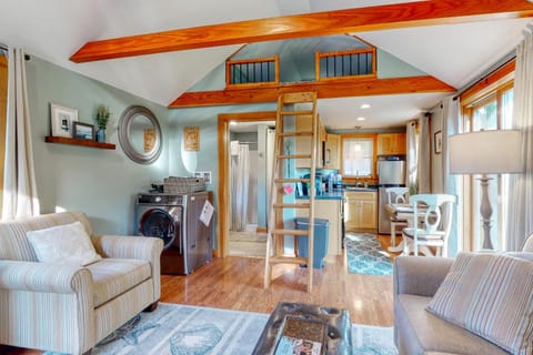Charming Kennebunk Studio Cottage with Beach Access Condo in Arundel