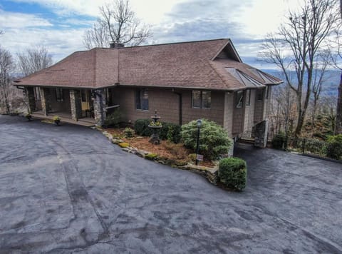 Morning Glow Cozy Mountain Getaway 3BR/3BA Ideal for Families Maison in Laurel Park