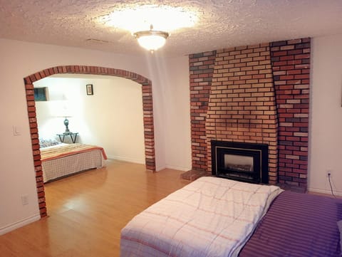 Beautiful Spacious Twin Room Set for Family or Groups upto 6 Adults Near Guildford Mall G4 Alquiler vacacional in Surrey
