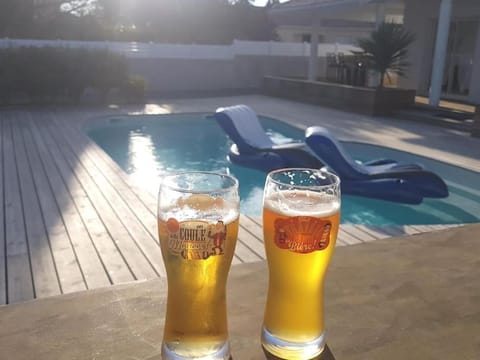 Maison proche Océan avec piscine Villa in Saint-Médard-en-Jalles