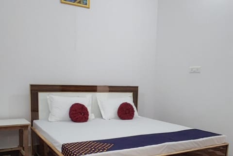 Goroomgo Hotel Kashi Nest Varanasi - A Peacefull Stay & Parking Facilities Hotel in Varanasi