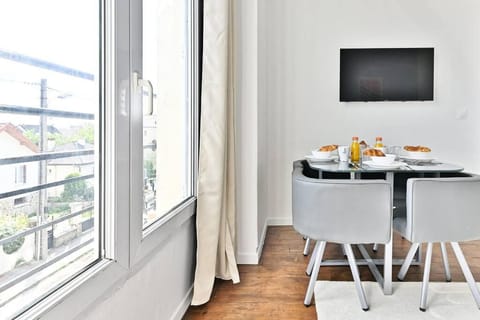 Séjour paisible 4 personnes Banlieue Parisienne Condo in Gagny