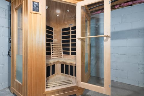 The Collingwood-Outdoor Oasis-Sauna Casa in South Haven