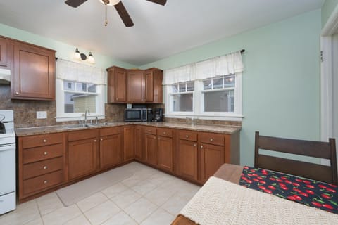 Yellow Cherry - Pet friendly Close to town and Beach Haus in South Haven