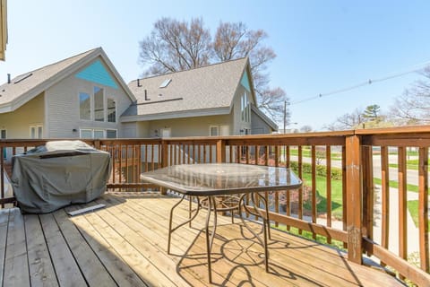 Parkshores 2 - community pool & steps to Lake MIchigan beaches! Casa in South Haven