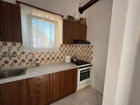 Kitchen or kitchenette, pet friendly, stove