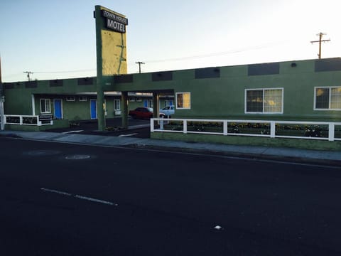 Town House Motel Motel in South Gate