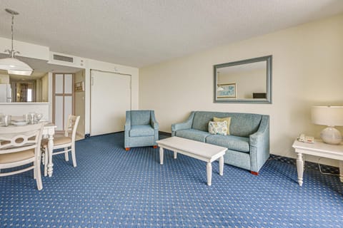 North Myrtle Beach Resort Apt - Walk to Beach! Apartamento in Atlantic Beach