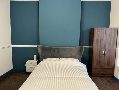 Comfortable Room in Shared Sheffield Detached House Vacation rental in Sheffield