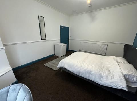 Comfortable Room in Shared Sheffield Detached House Vacation rental in Sheffield