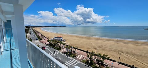 Natural landscape, Balcony/Terrace, Beach, Sea view