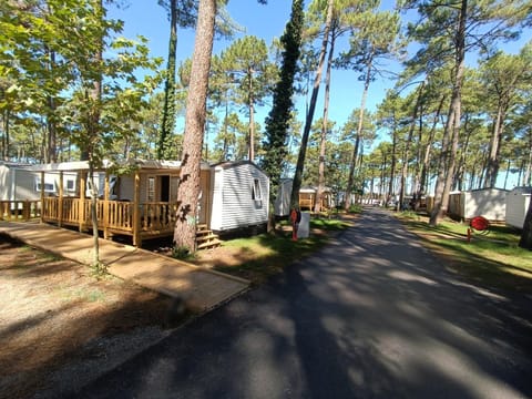 Mobil'home PMR sous les pins ! Campground/ 
RV Resort in Seignosse