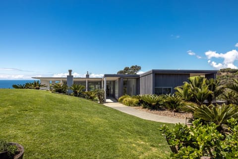 Property building, Facade/entrance, Garden