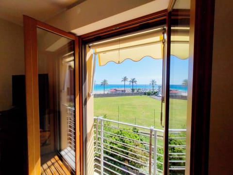 Day, View (from property/room), Sea view