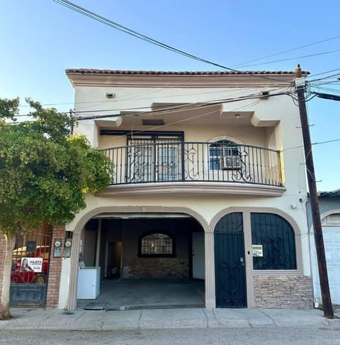 Property building, Day, Balcony/Terrace