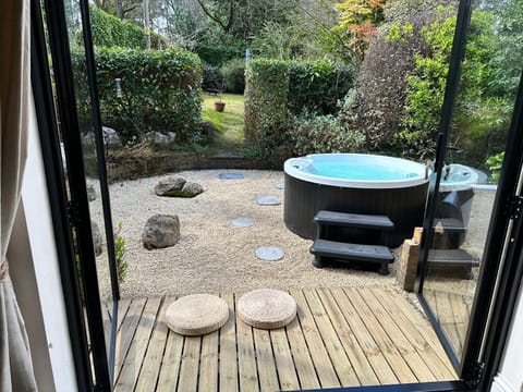 Hot Tub, Spa and wellness centre/facilities, Garden view