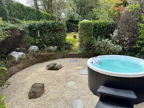 Garden, Hot Tub