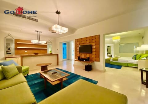 Communal lounge/ TV room, Bed, TV and multimedia, Kitchen or kitchenette, Living room, Photo of the whole room, Seating area, Dining area, Evening entertainment, Bedroom, air conditioner