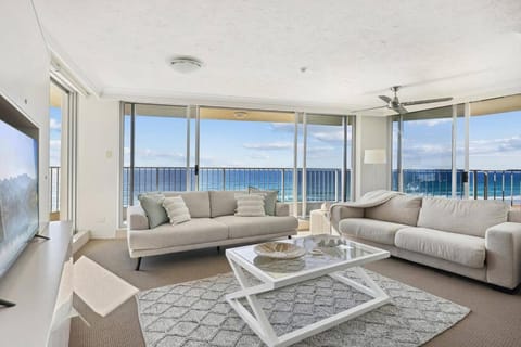 Absolute Beachfront Apartment Condo in Surfers Paradise