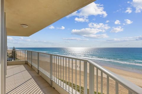 Absolute Beachfront Apartment Apartment in Surfers Paradise