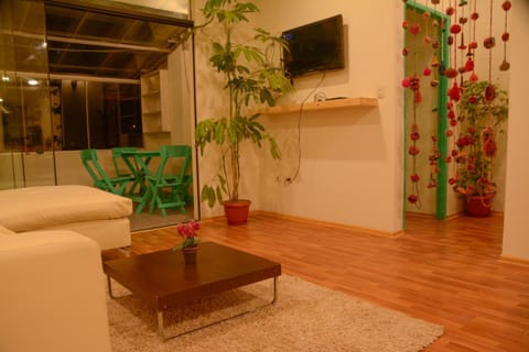 TV and multimedia, Living room, Seating area, Evening entertainment