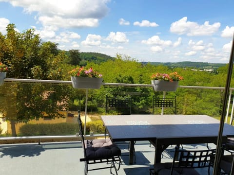 Balcony/Terrace, Mountain view