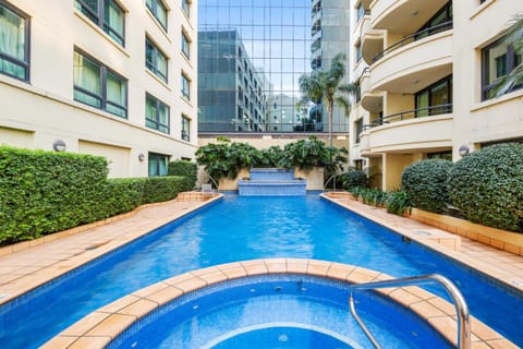 Contemporary 1-Bed First Floor Unit with Pool Apartment in Parramatta