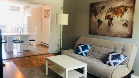 Ideal for group 3 bedroom apartment Condo in Laval
