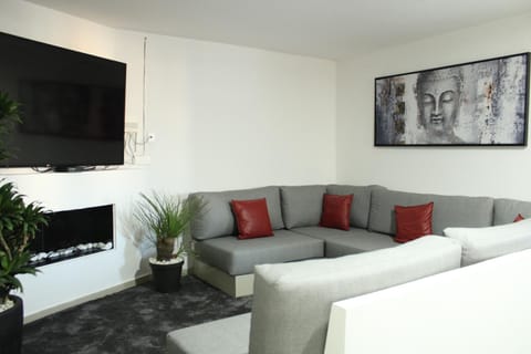 Communal lounge/ TV room