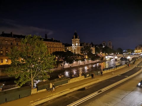 View (from property/room), City view, River view, Street view