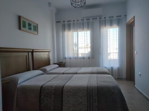 Bed, TV and multimedia, Balcony/Terrace, Bedroom, Mountain view, Street view, air conditioner