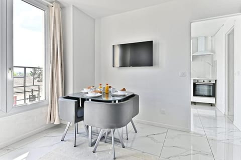 TV and multimedia, Kitchen or kitchenette, Dining area