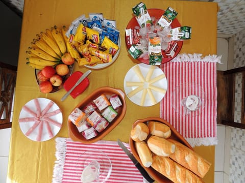 Food and drinks, Continental breakfast