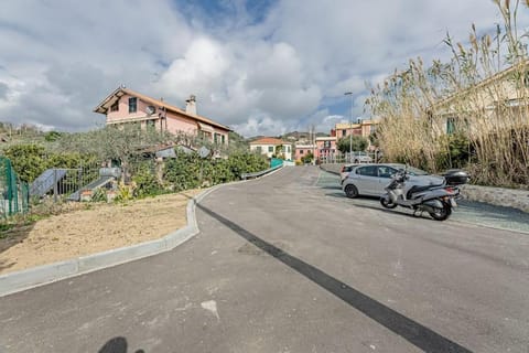 Charming one-floor villa with garden, car parking Maison in Albisola Superiore