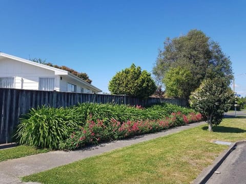 Sunny Parkvale home House in Havelock North