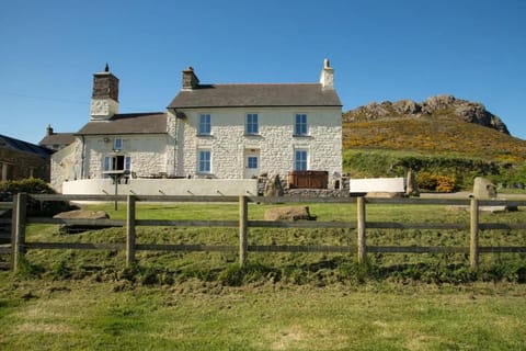 Upper Porthmawr - 5 Bedroom Cottage - Whitesands House in Saint Davids